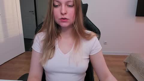 Snapshot of stacy_miraclee chatting on 05-06-26, 05:18 Stacy online show from 05-06-26, 05:18