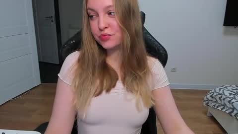Snapshot of stacy_miraclee chatting on 05-17-26, 06:48 Stacy online show from 05-17-26, 06:48