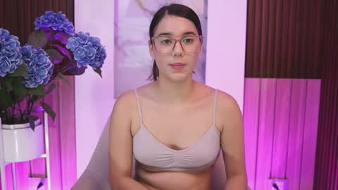 Snapshot of stacycooper_ chatting on 05-27-26, 04:15 stacycooper_ online show from 05-27-26, 04:15