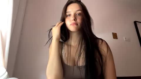 Lola online show from 06-19-26, 10:19