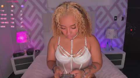 Snapshot of starlightsss_ chatting on 06-29-26, 01:01 . online show from 06-29-26, 01:01