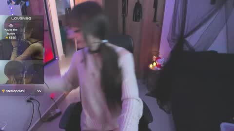 Snapshot of starrraura chatting on 12-01-25, 06:13 Star Aura online show from 12-01-25, 06:13