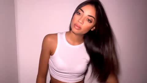 Mia online show from 04-01-26, 01:41