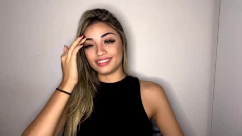 Mia online show from 04-30-26, 06:14