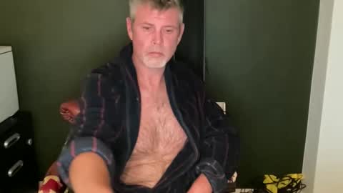 Snapshot of steevee090878 chatting on 09-14-25, 10:20 steve online show from 09-14-25, 10:20