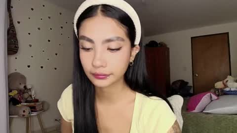 Im MiaIts my first day here  online show from 02-08-26, 02:04