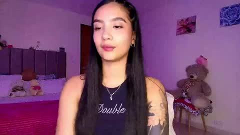 Im MiaIts my first day here  online show from 03-11-26, 12:38