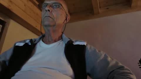Snapshot of stefi444466 chatting on 04-24-26, 07:05 stefi444466 online show from 04-24-26, 07:05