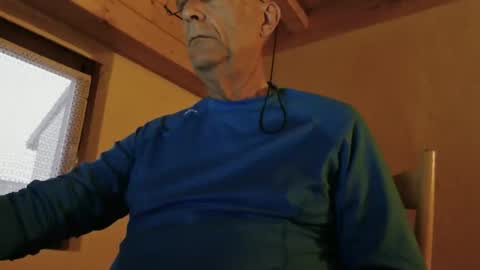 Snapshot of stefi444466 chatting on 04-27-26, 04:10 stefi444466 online show from 04-27-26, 04:10