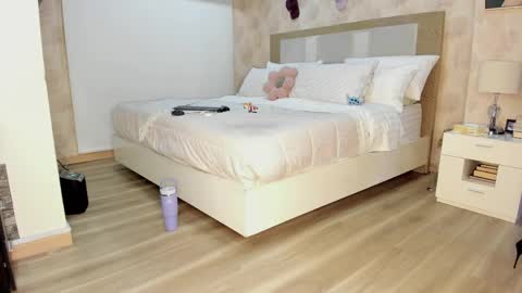 Zuly online show from 04-09-26, 01:16