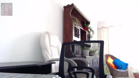 Estefany online show from 05-24-26, 05:40