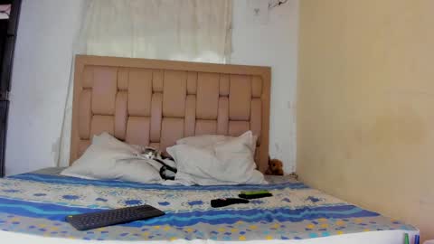 Stepcouple   online show from 05-25-26, 08:37