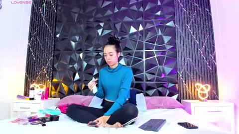 Snapshot of stephanandsamantha chatting on 09-20-25, 09:05 stephanandsamantha online show from 09-20-25, 09:05