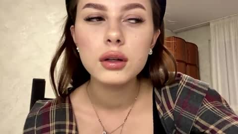 Stephani online show from 03-31-26, 03:23