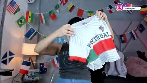 Snapshot of stephanysc chatting on 06-23-26, 01:03 Stefanny online show from 06-23-26, 01:03
