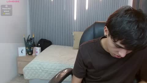 Snapshot of stiwentwink chatting on 06-19-26, 05:50 Stiwen online show from 06-19-26, 05:50