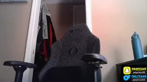 Snapshot of stoner394 chatting on 06-12-26, 06:01 stoner394 online show from 06-12-26, 06:01