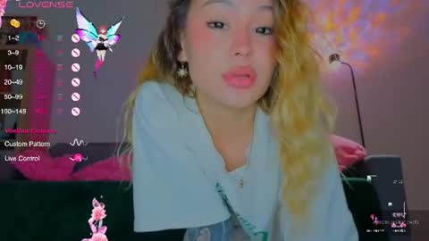 Snapshot of strawberrypie99 chatting on 06-18-26, 09:14 Tati and Lola online show from 06-18-26, 09:14