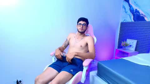 Snapshot of stron_dominant chatting on 06-09-26, 12:50 Javier online show from 06-09-26, 12:50