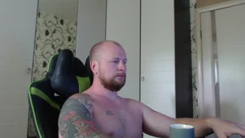 Snapshot of strongass18 chatting on 06-16-26, 09:01 Alex online show from 06-16-26, 09:01