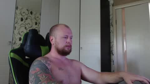 Snapshot of strongass18 chatting on 06-19-26, 07:34 Alex online show from 06-19-26, 07:34