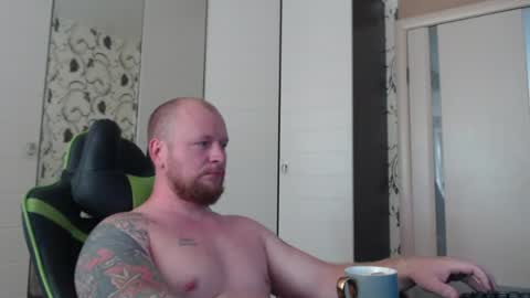 Snapshot of strongass18 chatting on 06-27-26, 09:58 Alex online show from 06-27-26, 09:58