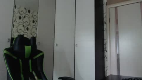 Snapshot of strongass18 chatting on 06-27-26, 12:22 Alex online show from 06-27-26, 12:22