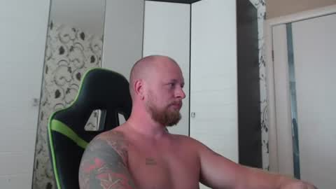 Snapshot of strongass18 chatting on 07-18-26, 11:58 Alex online show from 07-18-26, 11:58