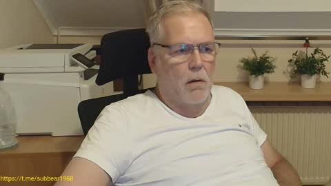 Snapshot of subbear1968 chatting on 06-05-26, 12:28 subbear1968 online show from 06-05-26, 12:28