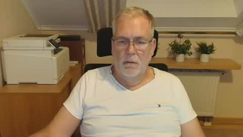 Snapshot of subbear1968 chatting on 07-06-26, 08:22 subbear1968 online show from 07-06-26, 08:22