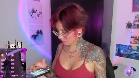 Snapshot of succubus_girl_ chatting on 07-06-26, 04:31 Alexy online show from 07-06-26, 04:31