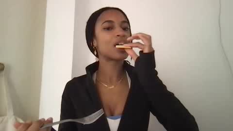 Snapshot of succubussirena chatting on 04-06-26, 11:44 Succubus Sirena online show from 04-06-26, 11:44