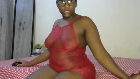 Snapshot of sucker_queen chatting on 12-16-25, 11:21 Beverly online show from 12-16-25, 11:21