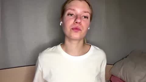 Snapshot of sugarfizz chatting on 07-10-26, 05:48 Alice online show from 07-10-26, 05:48
