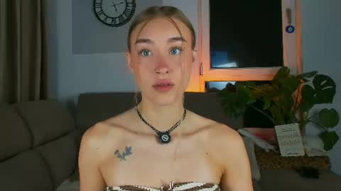 Snapshot of sugarskye chatting on 06-28-26, 08:04 sugarskye online show from 06-28-26, 08:04