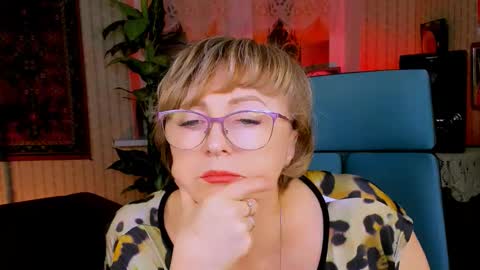 Vivien online show from 10-22-25, 03:45