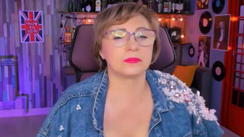 Vivien online show from 11-24-25, 01:11