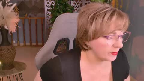 Vivien online show from 11-27-25, 01:24