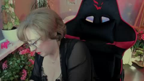 Snapshot of sugarvi chatting on 06-10-26, 03:22 Vivien online show from 06-10-26, 03:22
