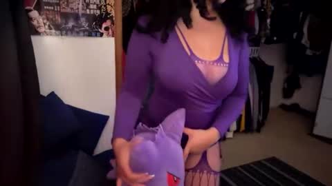 Snapshot of sunflowerxo chatting on 06-19-26, 05:23 Sofie online show from 06-19-26, 05:23