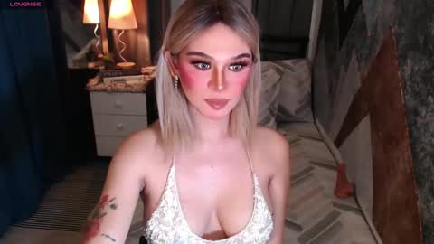 Snapshot of superh0tangelxx chatting on 04-17-26, 11:19 CARMINA online show from 04-17-26, 11:19