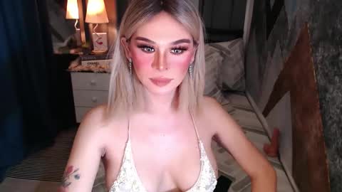 Snapshot of superh0tangelxx chatting on 04-19-26, 11:51 CARMINA online show from 04-19-26, 11:51