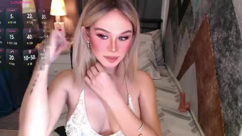 Snapshot of superh0tangelxx chatting on 05-14-26, 01:34 CARMINA online show from 05-14-26, 01:34