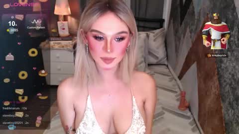 Snapshot of superh0tangelxx chatting on 05-15-26, 11:23 CARMINA online show from 05-15-26, 11:23