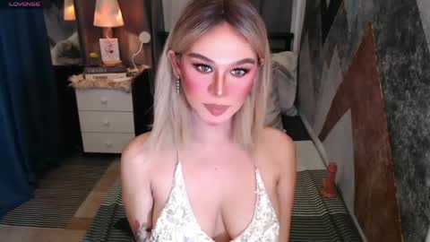 Snapshot of superh0tangelxx chatting on 05-26-26, 02:07 CARMINA online show from 05-26-26, 02:07