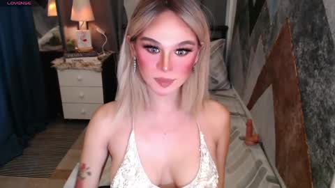 Snapshot of superh0tangelxx chatting on 06-01-26, 04:03 CARMINA online show from 06-01-26, 04:03