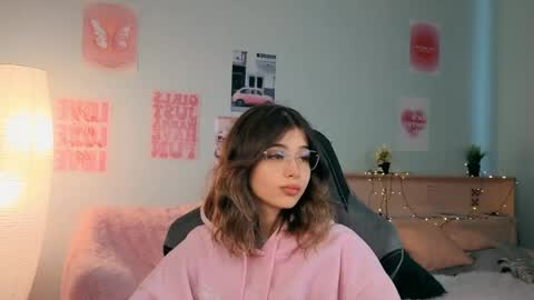Sara online show from 05-03-26, 01:06