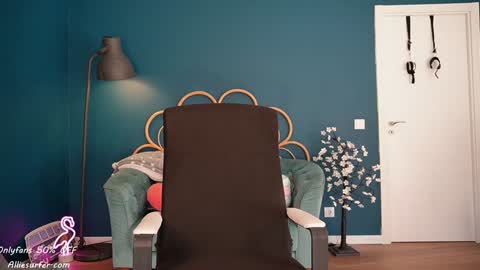 Allie online show from 09-22-25, 04:20