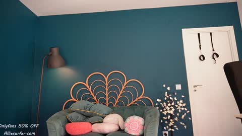 Allie online show from 10-04-25, 04:38