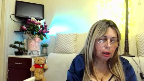 SusiexNoreen online show from 05-17-26, 01:47